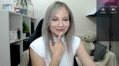 Snapshot of sunny_bunny6 chatting on November 2025 04:33:02 AM Naomi online show from November 2025 04:33:02 AM