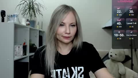 Snapshot of sunny_bunny6 chatting on November 2025 03:54:01 AM Naomi online show from November 2025 03:54:01 AM