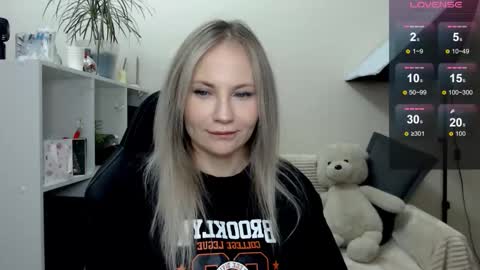 Snapshot of sunny_bunny6 chatting on December 2025 04:28:02 AM Naomi online show from December 2025 04:28:02 AM