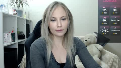 Snapshot of sunny_bunny6 chatting on December 2025 04:55:01 AM Naomi online show from December 2025 04:55:01 AM