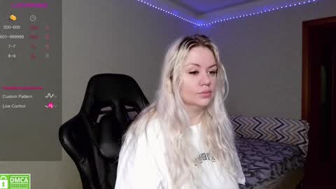 Snapshot of sunny_mood chatting on January 2025 08:00:01 PM sunny mood online show from January 2025 08:00:01 PM