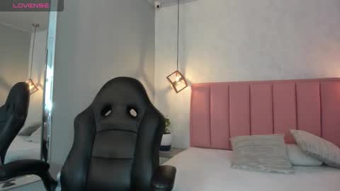 Snapshot of sunnycyrus chatting on October 2025 12:37:02 PM S U N N Y online show from October 2025 12:37:02 PM