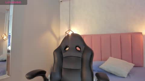 Snapshot of sunnycyrus chatting on November 2025 12:29:02 PM S U N N Y online show from November 2025 12:29:02 PM