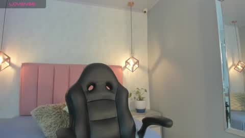 Snapshot of sunnycyrus chatting on November 2025 12:38:01 PM S U N N Y online show from November 2025 12:38:01 PM