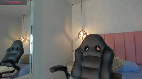 Snapshot of sunnycyrus chatting on November 2025 12:38:01 PM S U N N Y online show from November 2025 12:38:01 PM