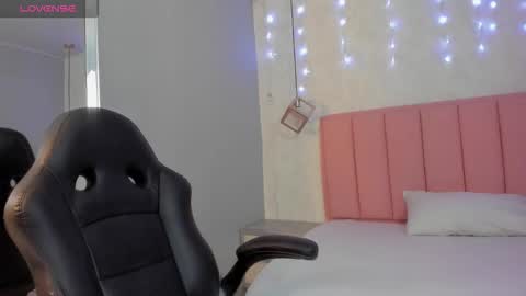  S U N N Y online show from December 2025 07:30:02 PM