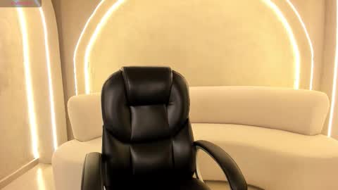 Sunny Rivers online show from November 2025 10:58:01 AM