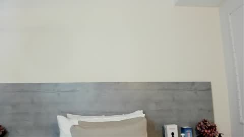 sunnywhitee online show from March 2026 07:19:01 PM