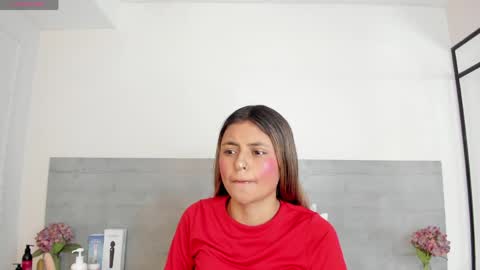 sunnywhitee online show from April 2026 07:14:01 PM