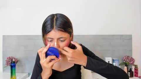 sunnywhitee online show from April 2026 07:08:01 PM