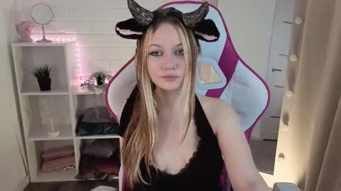 ANGELA online show from November 2025 02:39:02 PM