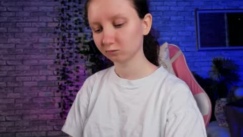 Snapshot of sunshine_blaze chatting on May 2026 05:49:01 AM Alice online show from May 2026 05:49:01 AM