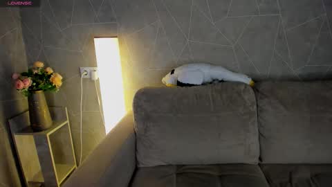 Annie online show from September 2025 12:05:01 AM