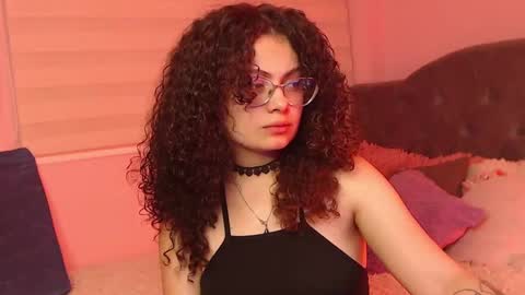 Snapshot of susan_bluee chatting on December 2024 12:55:01 PM Susan online show from December 2024 12:55:01 PM