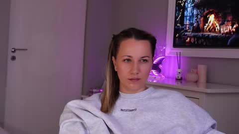 Snapshot of susanjewel chatting on November 2025 08:02:01 AM SusanJewel online show from November 2025 08:02:01 AM