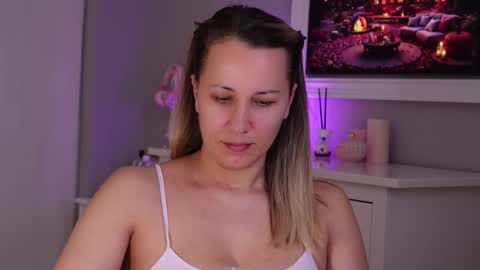 Snapshot of susanjewel chatting on November 2025 08:19:01 AM SusanJewel online show from November 2025 08:19:01 AM