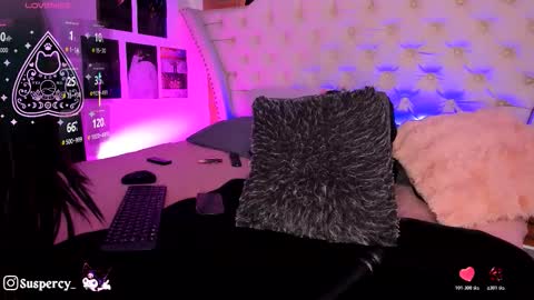 Snapshot of susanpercy chatting on December 2025 06:02:01 PM Val Help me get to 100 thumbs up online show from December 2025 06:02:01 PM