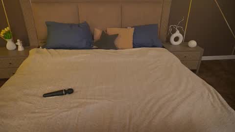 Susie online show from September 2025 07:52:02 PM