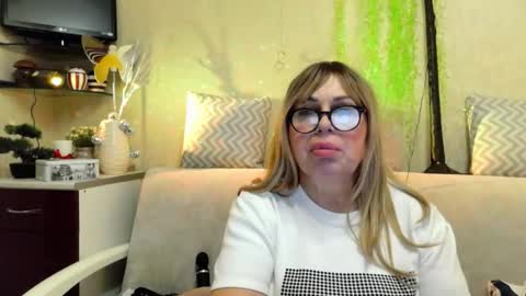 Snapshot of susiexnoreen chatting on March 2026 03:47:01 PM SusiexNoreen online show from March 2026 03:47:01 PM