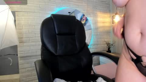 Snapshot of sussy__stone chatting on May 2026 04:04:02 PM online show from May 2026 04:04:02 PM
