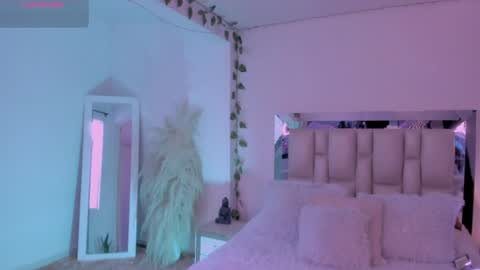 sussy_bell_ online show from April 2026 09:27:01 PM