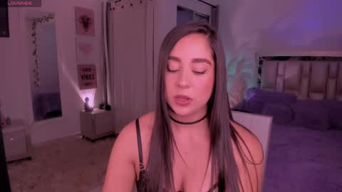 sussy_bell_ online show from May 2026 01:03:01 AM