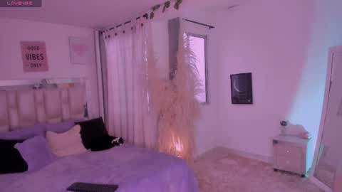 sussy_bell_ online show from July 2026 09:24:01 PM
