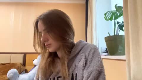 Emila online show from April 2026 07:53:01 AM