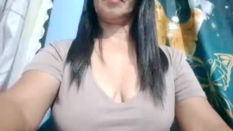 suzzie_hot online show from February 2026 03:08:01 PM