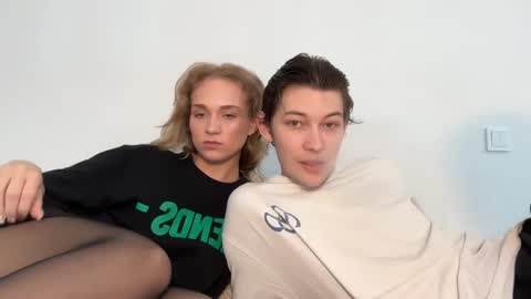 Denis and Mia online show from April 2026 12:33:01 PM