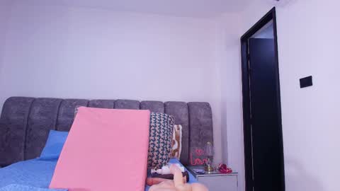 Debora  online show from November 2025 12:02:02 PM