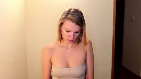 Snapshot of sweet_angel_a chatting on December 2025 12:45:02 PM Ann - your sweet girl online show from December 2025 12:45:02 PM