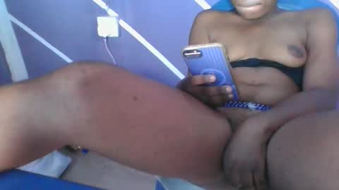 Snapshot of sweet_berry31 chatting on October 2025 02:11:02 AM baby girl online show from October 2025 02:11:02 AM