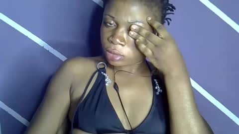 Snapshot of sweet_berry31 chatting on December 2025 06:25:02 PM baby girl online show from December 2025 06:25:02 PM