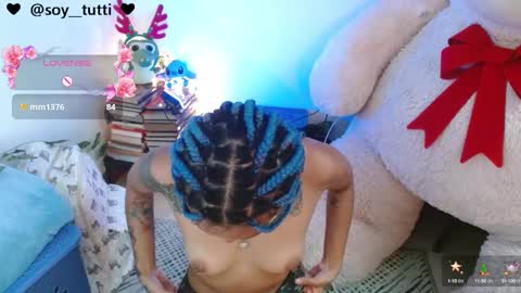 Snapshot of sweet_bluee chatting on December 2024 03:01:02 PM Tutti online show from December 2024 03:01:02 PM