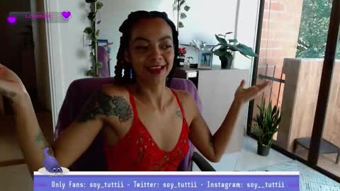 Snapshot of sweet_bluee chatting on December 2025 02:02:02 PM Tutti online show from December 2025 02:02:02 PM