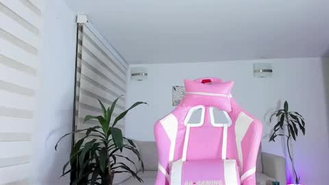 sweet_brunette88 online show from March 2025 03:05:02 AM