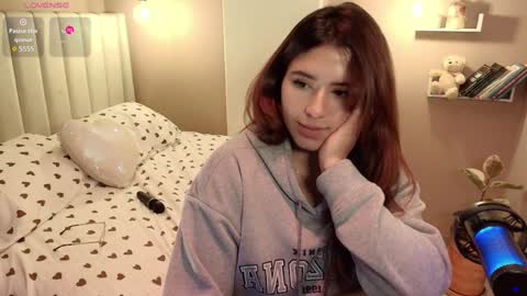 Snapshot of sweet_cami1 chatting on December 2024 01:26:01 AM Camila online show from December 2024 01:26:01 AM