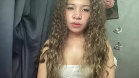 Snapshot of sweet_daisy04 chatting on December 2025 06:59:02 PM Daisy online show from December 2025 06:59:02 PM