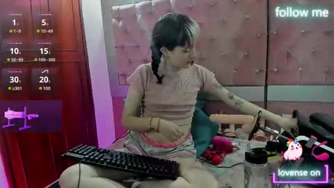  emmili  online show from November 2025 12:15:02 PM