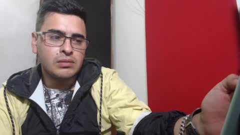 Snapshot of sweet_fantasy_couple chatting on January 2025 01:27:01 AM sweet_fantasy_couple online show from January 2025 01:27:01 AM