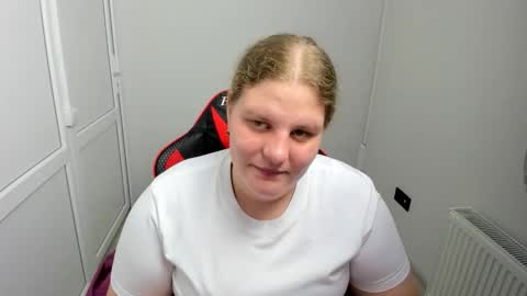 Snapshot of sweet_karla_la chatting on May 2026 02:03:01 PM Karla online show from May 2026 02:03:01 PM