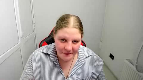 Snapshot of sweet_karla_la chatting on June 2026 01:57:02 PM Karla online show from June 2026 01:57:02 PM