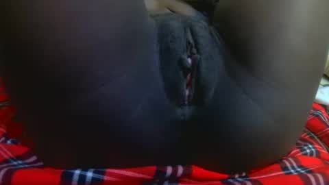 Snapshot of sweet_leen1 chatting on December 2025 07:44:01 PM Queen Winnie online show from December 2025 07:44:01 PM