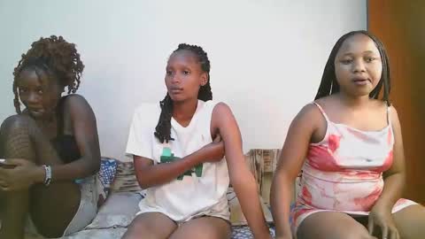 Snapshot of sweet_melod chatting on November 2025 05:03:01 PM Linda online show from November 2025 05:03:01 PM