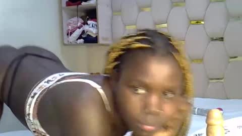 sweet_melodiyy online show from April 2026 05:17:01 PM