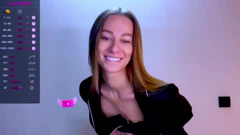 Mia online show from September 2025 12:10:02 PM