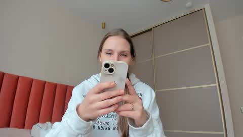 Snapshot of sweet_miss381 chatting on March 2025 06:43:01 AM Sofi online show from March 2025 06:43:01 AM