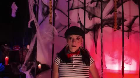 Penny  online show from October 2025 12:32:01 AM