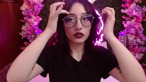 Roxanee online show from April 2026 08:53:02 PM